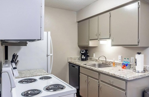 South Tulsa Apartment | Landing | Spectacular 1BD, Gym, Clubhouse