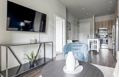 Montopolis Apartment | Landing | Spectacular 1BD, Courtyard, Pool