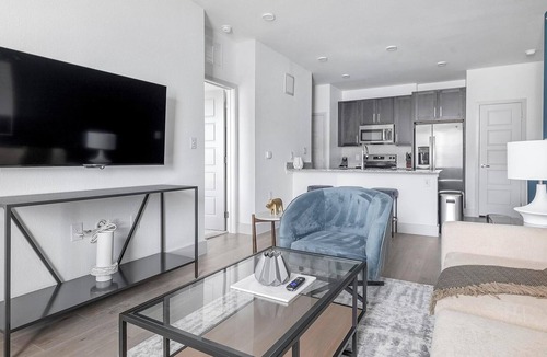 Austin Apartment | Landing | Spectacular 1BD, Pool, Gym