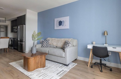 MLK Apartment | Landing | Spectacular 1BD, Gym, Courtyard