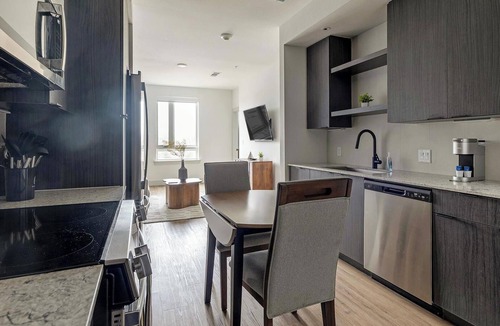 MLK Apartment | Landing | Spectacular 1BD, Gym, Courtyard