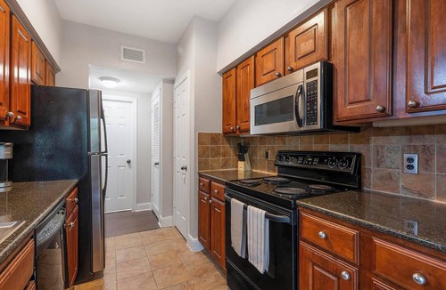 West Oak Hill Apartment | Landing | Spectacular 1BD, Gym