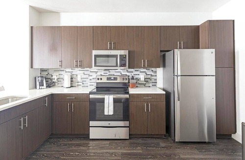 Vickery Meadow Apartment | Landing | Spectacular 1BD, Gym, Pool
