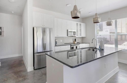 Old East Dallas Apartment | Landing | Spectacular 1BD, Gym, Clubhouse