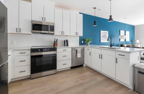 Civic Center Apartment | Landing | Spectacular 1BD, Rooftop Lounge, Gym
