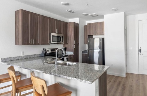 Garland Apartment | Landing | Spectacular 1BD, Pool, Gym