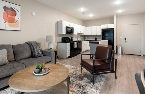 Pinch District Apartment | Landing | Spectacular 1BD, Pool, Gym