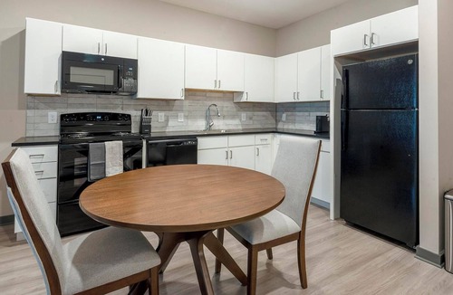 Pinch District Apartment | Landing | Spectacular 1BD, Pool, Gym