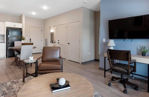Pinch District Apartment | Landing | Spectacular 1BD, Gym, Rooftop Lounge