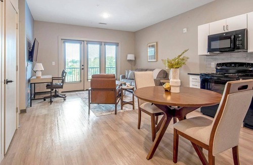Pinch District Apartment | Landing | Spectacular 1BD, Gym, Rooftop Lounge