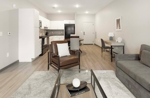 Pinch District Apartment | Landing | Spectacular 1BD, Pool, Rooftop Lounge