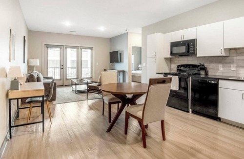 Pinch District Apartment | Landing | Spectacular 1BD, Pool, Rooftop Lounge