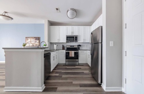 Raritan Apartment | Landing | Spectacular 1BD, Tennis Court, Gym