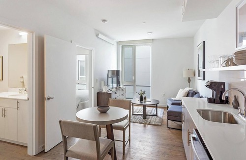 Mann Apartment | Landing | Spectacular 1BD, Rooftop Lounge