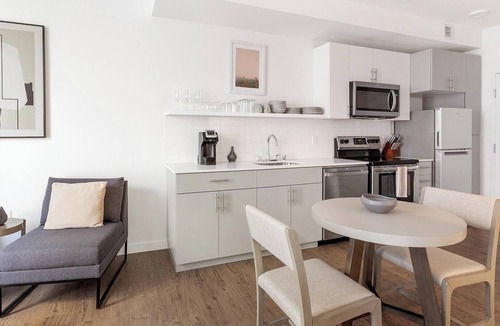 Mann Apartment | Landing | Spectacular 1BD, Rooftop Lounge