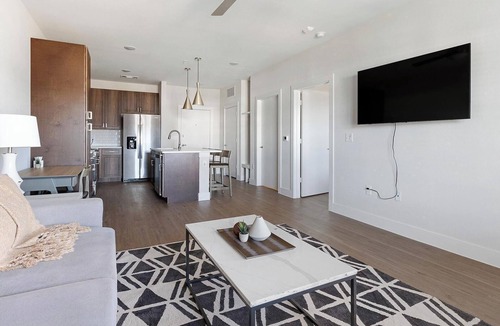 Seguin Apartment | Landing | Spectacular 1BD, Gym, Pool