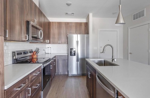 Seguin Apartment | Landing | Spectacular 1BD, Gym, Pool