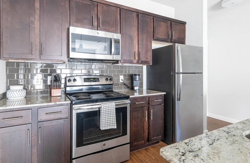 Buda Apartment | Landing | Spectacular 1BD, Yoga Studio, Clubhouse