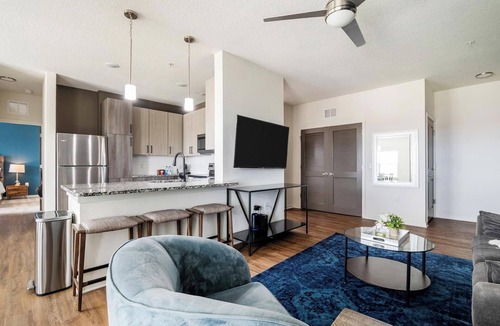 Tropic Apartment | Landing | Spectacular 2BD, Gym, Courtyard