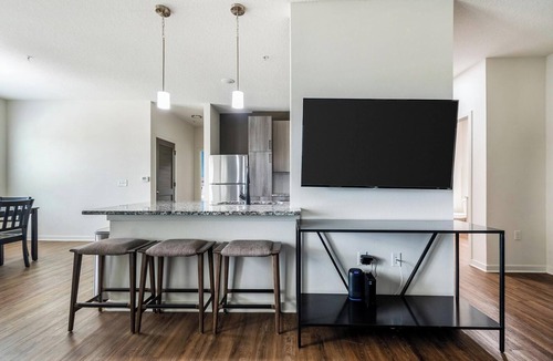 Tropic Apartment | Landing | Spectacular 2BD, Gym, Courtyard