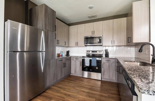 Tropic Apartment | Landing | Spectacular 2BD, Gym, Courtyard