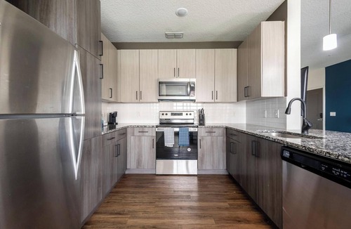 Tropic Apartment | Landing | Spectacular 2BD, Gym, Courtyard