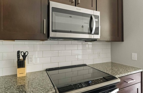 New Caney Apartment | Landing | Spectacular 2BD, Gym