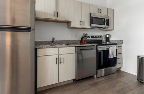 Lakeland Apartment | Landing | Spectacular 2BD, Pool, Clubhouse