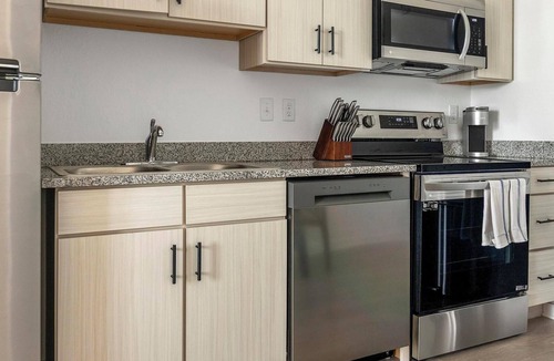 Lakeland Apartment | Landing | Spectacular 2BD, Pool, Clubhouse