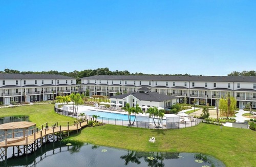 Lakeland Apartment | Landing | Spectacular 2BD, Pool, Clubhouse