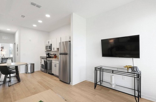 Lakeland Apartment | Landing | Spectacular 2BD, Pool, Clubhouse