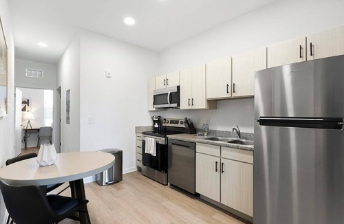 Lakeland Apartment | Landing | Spectacular 2BD, Pool, Clubhouse