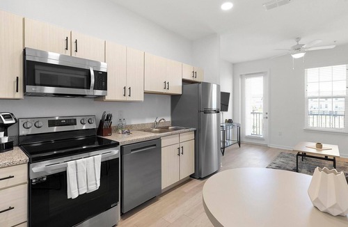 Lakeland Apartment | Landing | Spectacular 2BD, Pool, Clubhouse
