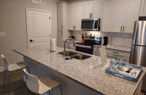 Newberry Apartment | Landing | Spectacular 2BD, Gym, Pool