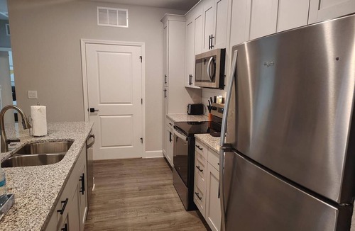 Newberry Apartment | Landing | Spectacular 2BD, Gym, Pool