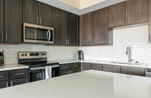Palmetto Apartment | Landing | Spectacular 2BD, Yoga Studio, Pool