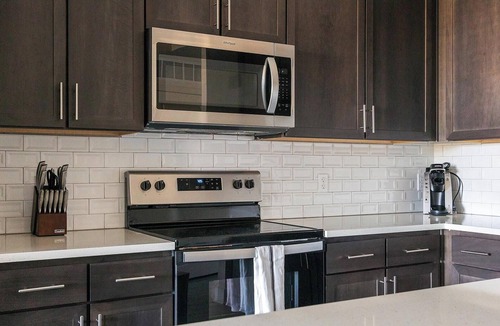 Palmetto Apartment | Landing | Spectacular 2BD, Yoga Studio, Pool