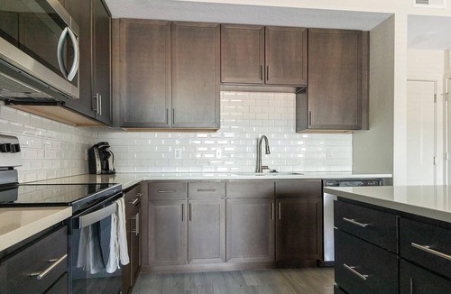 Palmetto Apartment | Landing | Spectacular 2BD, Yoga Studio, Pool