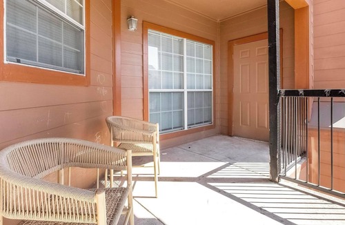 Southbelt/Ellington Apartment | Landing | Spectacular 2BD, Pool, Game Room