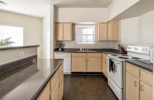 Southbelt/Ellington Apartment | Landing | Spectacular 2BD, Pool, Game Room