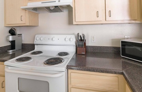 Southbelt/Ellington Apartment | Landing | Spectacular 2BD, Clubhouse, Pool