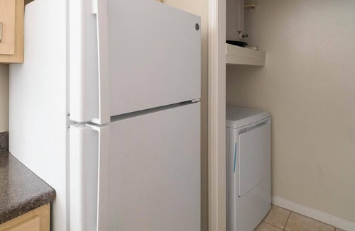 Southbelt/Ellington Apartment | Landing | Spectacular 2BD, Clubhouse, Pool