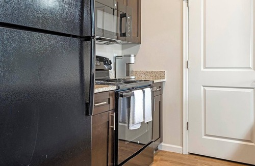 Central West End Apartment | Landing | Spectacular 2BD, Pool, Gym