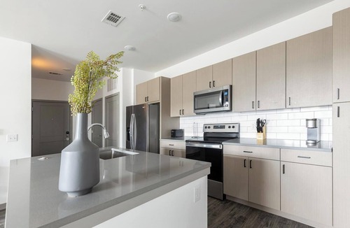 Coraopolis Apartment | Landing | Spectacular 2BD, Gym, Clubhouse