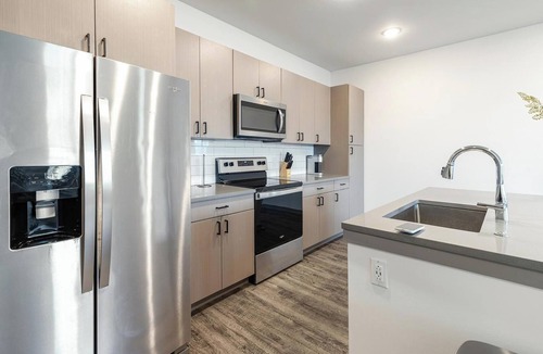 Coraopolis Apartment | Landing | Spectacular 2BD, Gym, Clubhouse