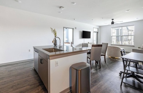 Coraopolis Apartment | Landing | Spectacular 2BD, Gym, Clubhouse