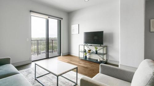 Houston Apartment | Landing Spectacular 2BD Gym Pool