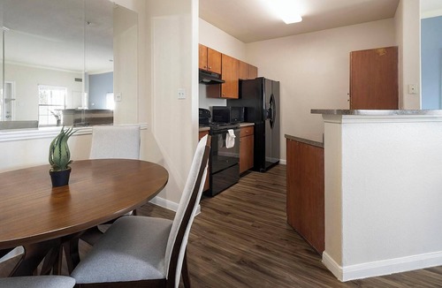 Austin Apartment | Landing | Spectacular 2BD, Clubhouse, Courtyard
