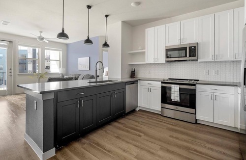 Lower Basin Lake Travis Apartment | Landing | Spectacular 2BD, Pool, Clubhouse
