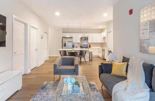 Willow Springs Apartment | Landing | Spectacular 2BD, Gym, Pool